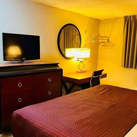 Super 8 By Wyndham Benton Harbor St Joseph Hotell Exteriör bild