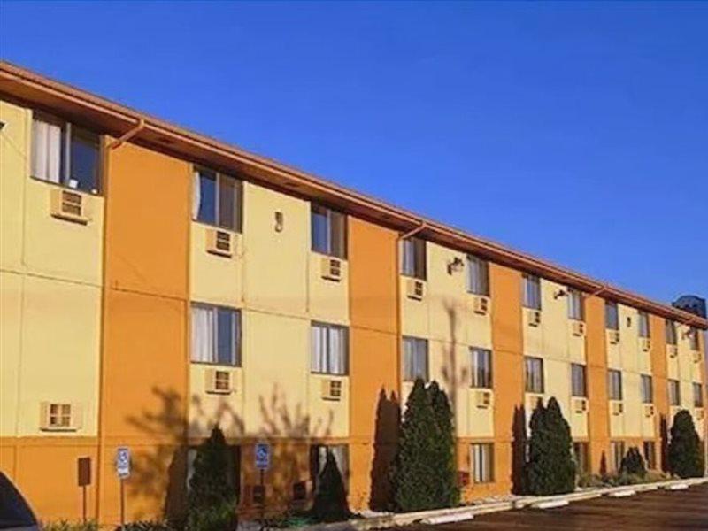 Super 8 By Wyndham Benton Harbor St Joseph Hotell Exteriör bild