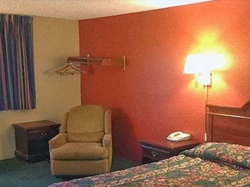 Super 8 By Wyndham Benton Harbor St Joseph Hotell Exteriör bild