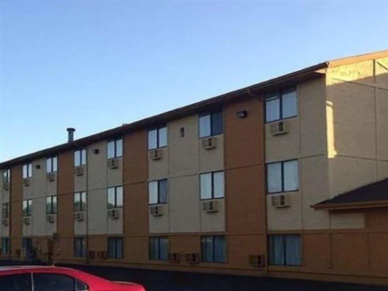 Super 8 By Wyndham Benton Harbor St Joseph Hotell Exteriör bild