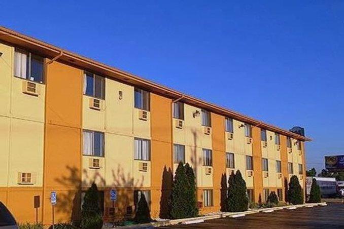 Super 8 By Wyndham Benton Harbor St Joseph Hotell Exteriör bild