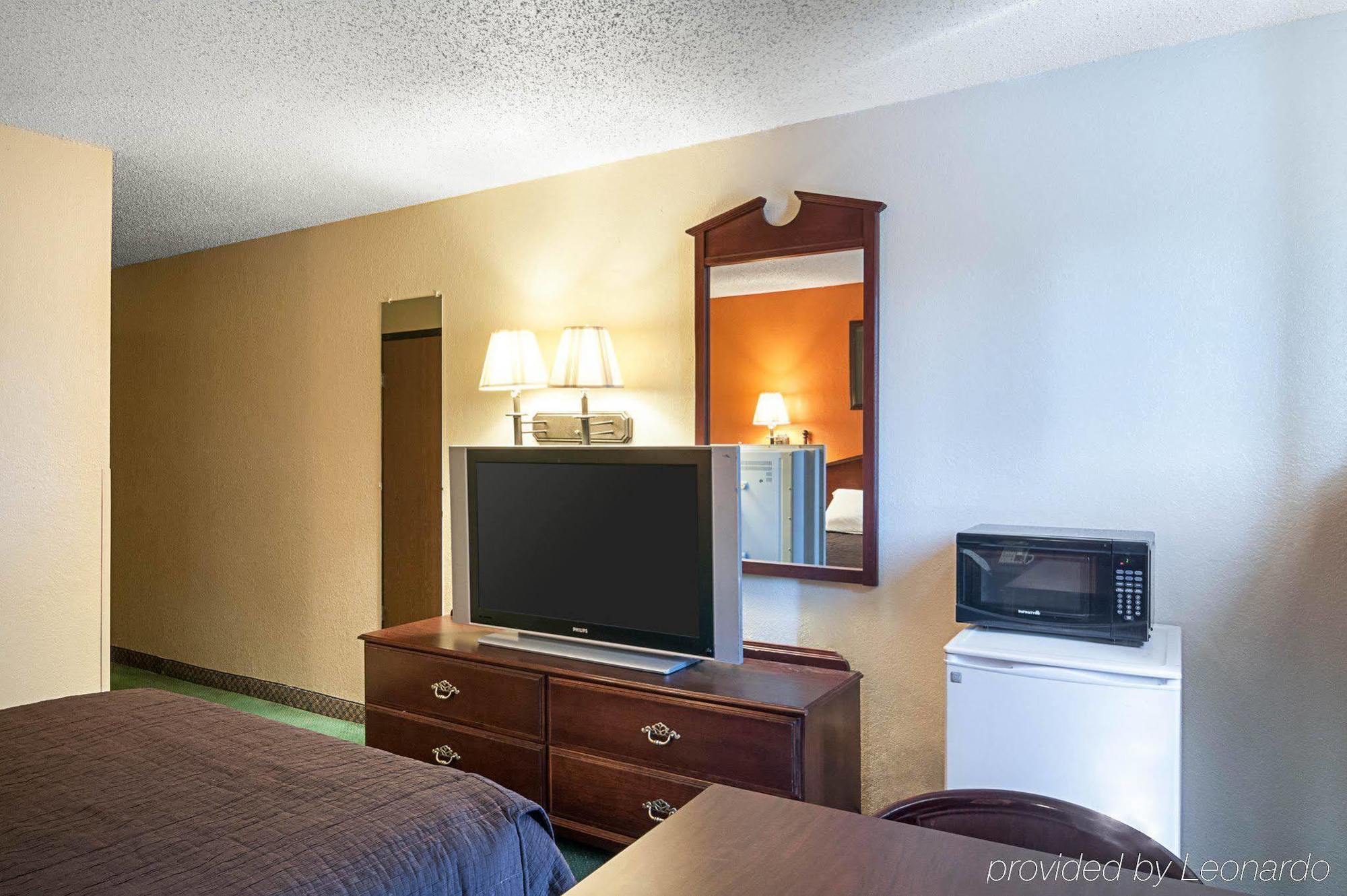 Super 8 By Wyndham Benton Harbor St Joseph Hotell Exteriör bild